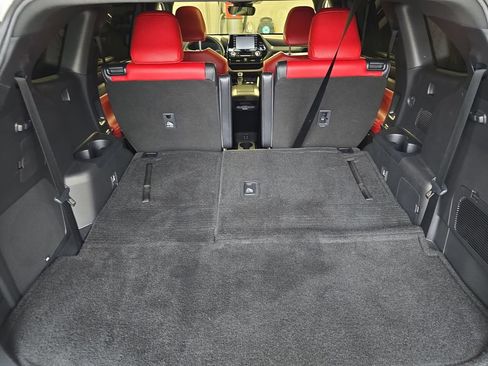 Used 2022 Toyota Highlander XSE image 14