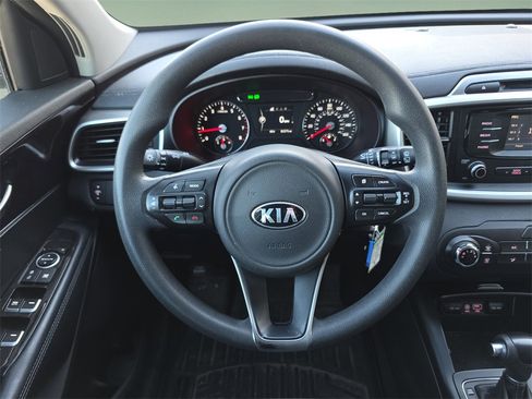 Used 2017 Kia Sorento LX image 22
