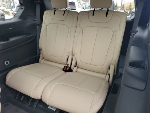 New 2025 Jeep Grand Cherokee L Limited AWD/4WD image 32