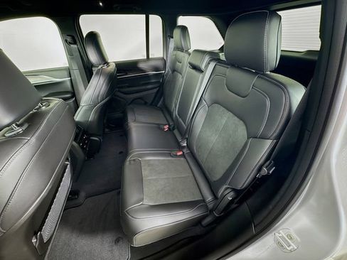 New 2026 Jeep Grand Cherokee Altitude image 27
