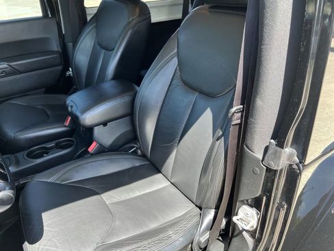 Used 2017 Jeep Wrangler Sahara AWD/4WD image 19