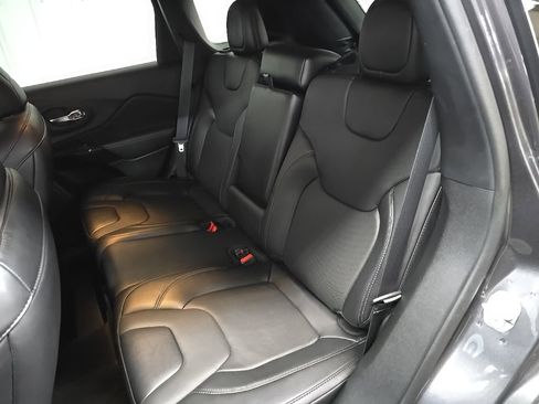 Used 2023 Jeep Cherokee Altitude Lux image 32