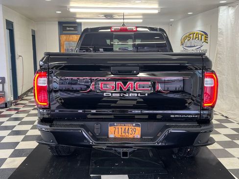 Used 2025 GMC Canyon Denali AWD/4WD image 15