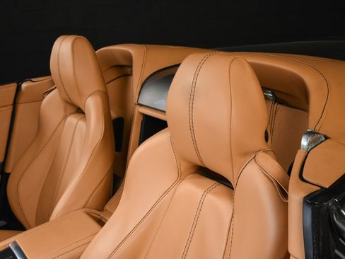 Used 2011 Aston Martin V8 Vantage Roadster RWD image 20