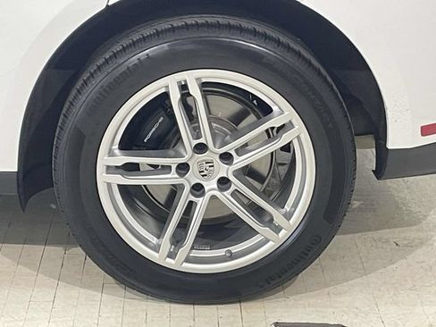 Certified 2026 Porsche Macan AWD/4WD image 14