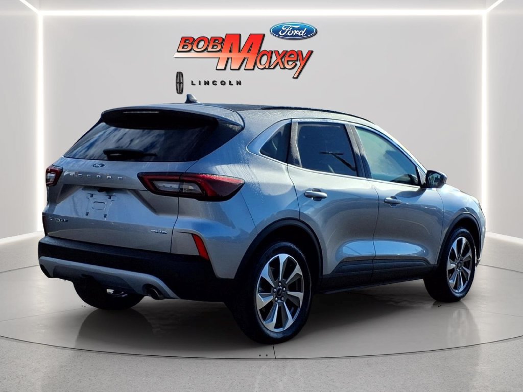 Used 2024 Ford Escape Platinum w/ Class II Trailer Tow Package AWD/4WD image 4