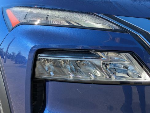 Used 2021 Nissan Rogue SL w/ Premium Package image 10