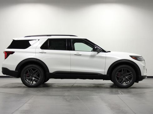 New 2025 Ford Explorer ST-Line w/ Premium Package image 3