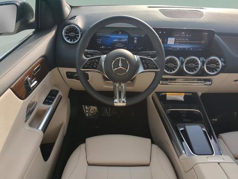 Certified 2025 Mercedes-Benz GLA 250 image 12