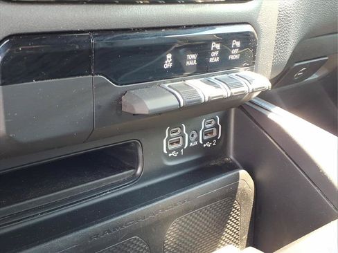 Used 2022 RAM 1500 Laramie AWD/4WD image 7