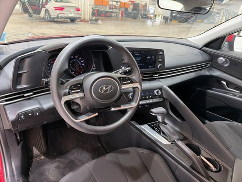 Used 2023 Hyundai Elantra SEL image 13
