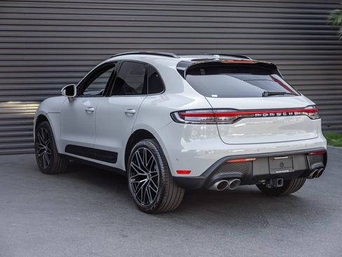 Certified 2023 Porsche Macan S AWD/4WD image 3