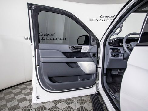 Used 2021 Lincoln Navigator Reserve AWD/4WD image 21