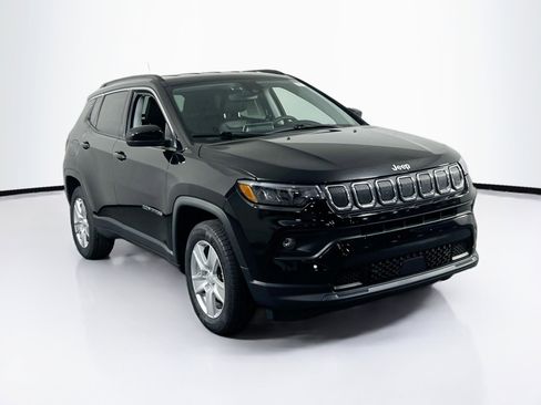 Used 2022 Jeep Compass Latitude AWD/4WD image 3