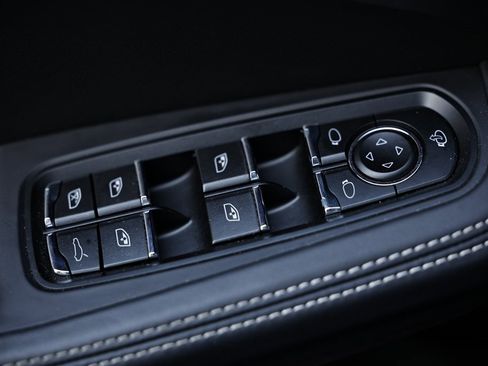 Used 2024 Porsche Macan GTS image 18