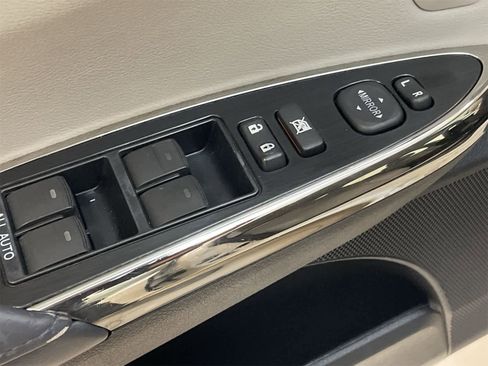 Used 2014 Toyota Avalon Limited image 17