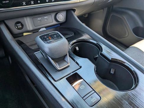 Used 2024 Nissan Rogue SV image 18