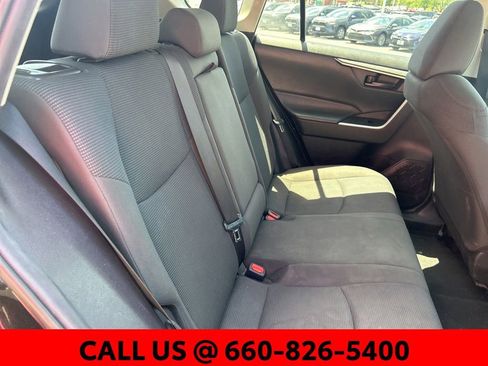 Used 2020 Toyota RAV4 LE FWD image 8
