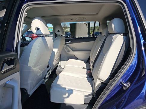 Used 2024 Volkswagen Tiguan SE image 19