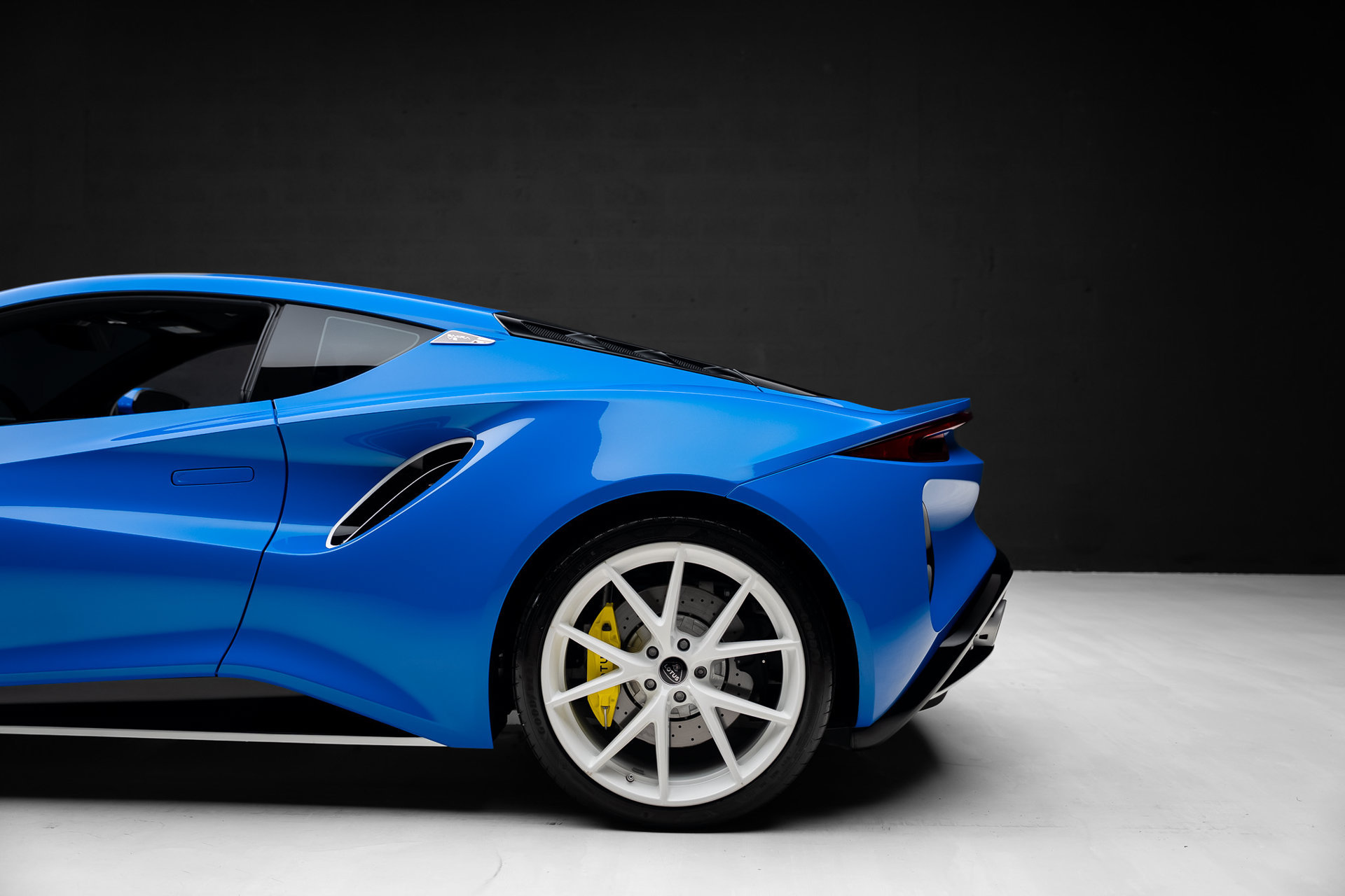Used 2025 Lotus Emira RWD image 20