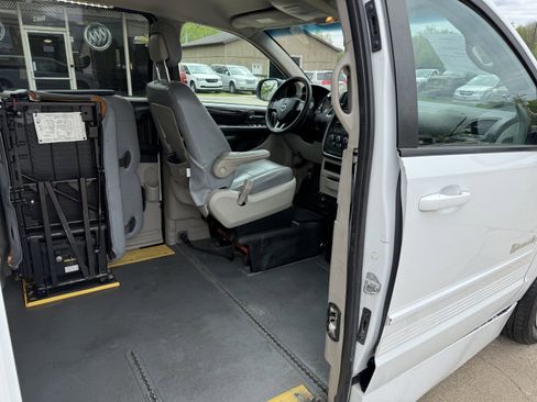 Used 2017 Dodge Grand Caravan SE w/ Power Window Group FWD image 30