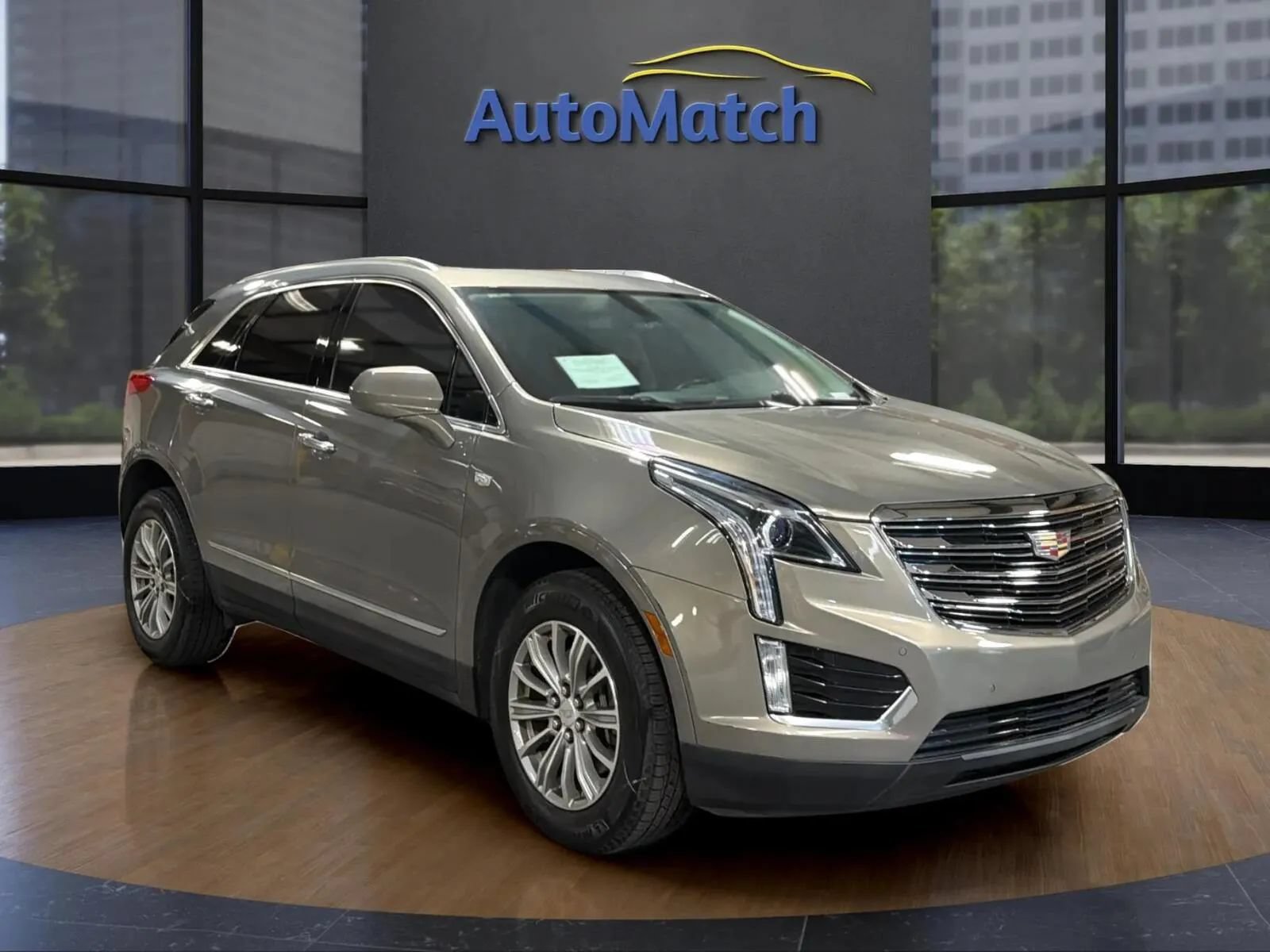 Used 2018 Cadillac XT5 Luxury FWD image 1