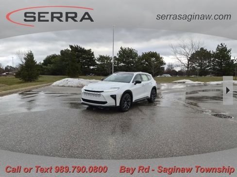 Used 2025 Toyota Crown Signia w/ Advanced Technology Package image 1