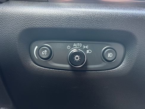 Used 2020 Chevrolet Traverse LT image 23