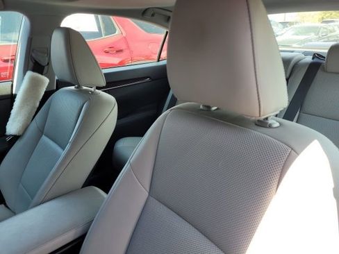 Used 2018 Lexus ES 350 w/ Premier Package image 2