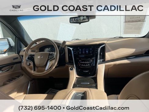 Used 2020 Cadillac Escalade Platinum image 11