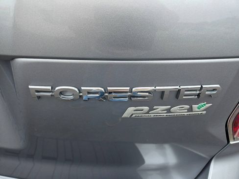 Used 2014 Subaru Forester 2.5i Premium w/ Popular Package #2 AWD/4WD image 12