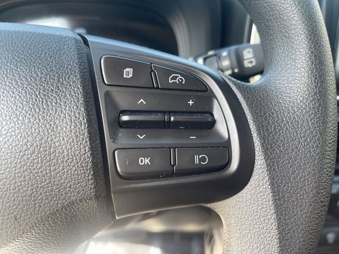 Used 2023 Hyundai Venue SE w/ Cargo Package image 18