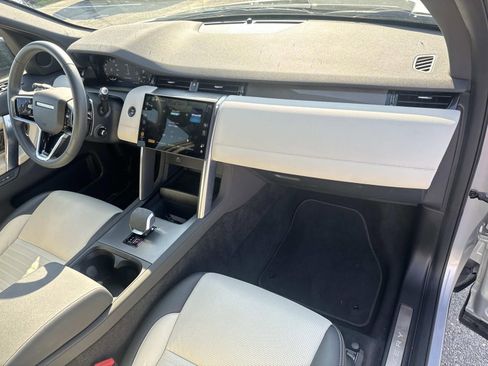 Used 2025 Land Rover Discovery Sport Dynamic SE AWD/4WD image 13