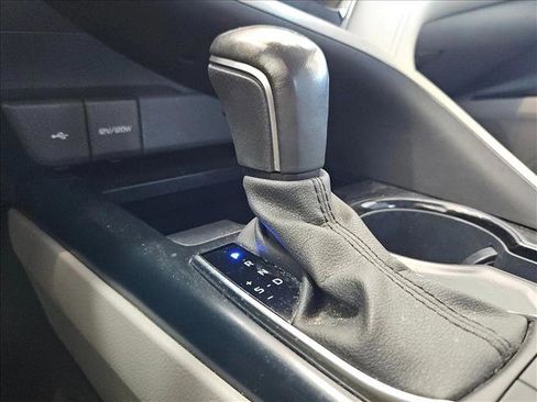 Used 2020 Toyota Camry SE image 11