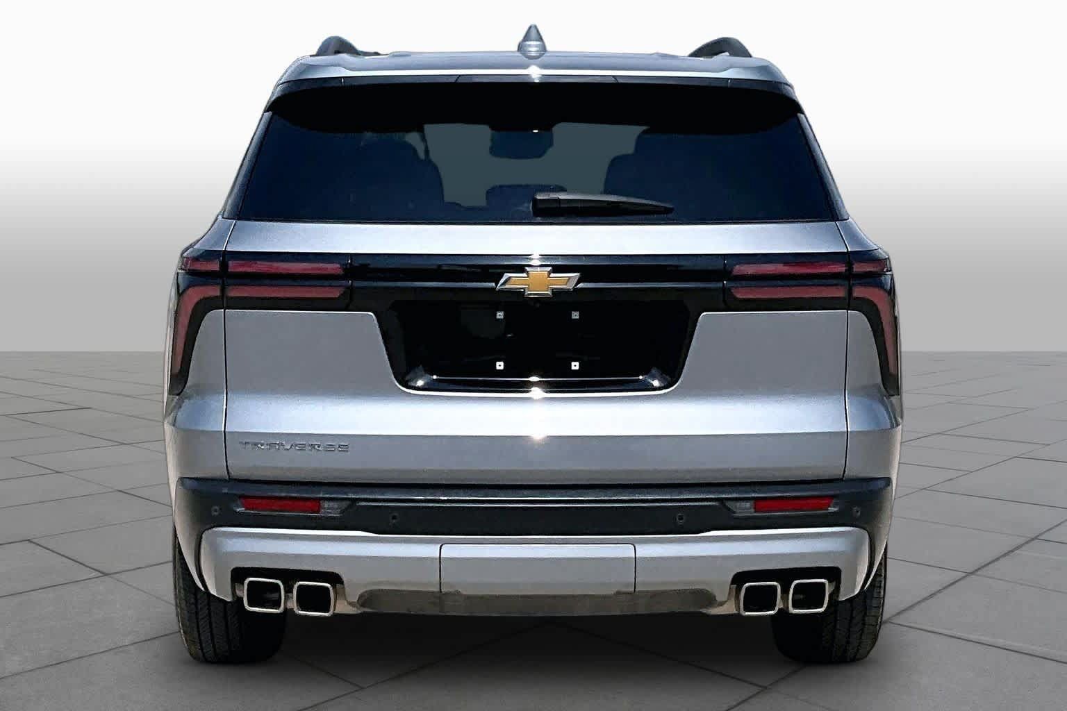 Used 2025 Chevrolet Traverse LT FWD image 5