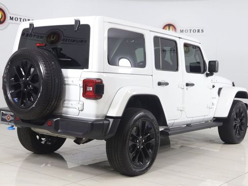 Used 2023 Jeep Wrangler Unlimited Sahara w/ Cold Weather Group AWD/4WD image 3