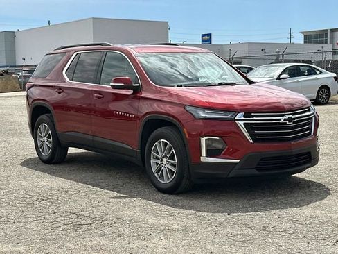 Certified 2023 Chevrolet Traverse LT FWD image 9