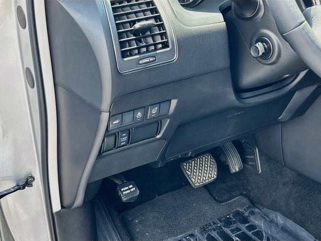 Used 2022 Nissan Armada Platinum w/ Captain's Chairs Package RWD image 7