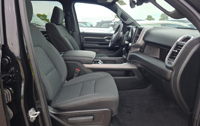 Used 2025 RAM 1500 Big Horn AWD/4WD image 6