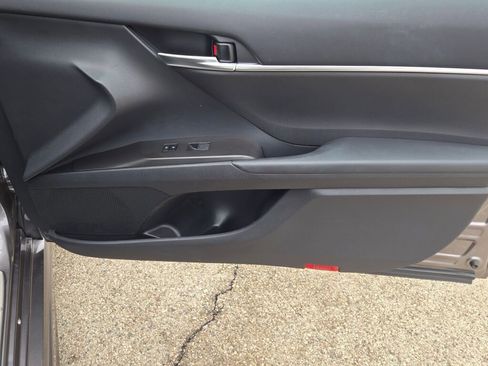 Used 2024 Toyota Camry SE image 5