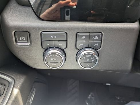 Used 2022 GMC Sierra 1500 SLT w/ SLT Convenience Package AWD/4WD image 22
