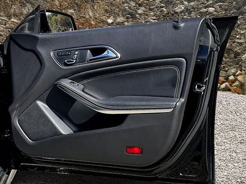 Used 2018 Mercedes-Benz CLA 250 image 21