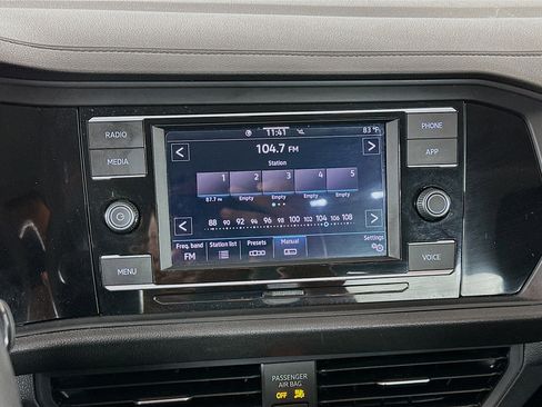 Used 2022 Volkswagen Jetta SE FWD image 21