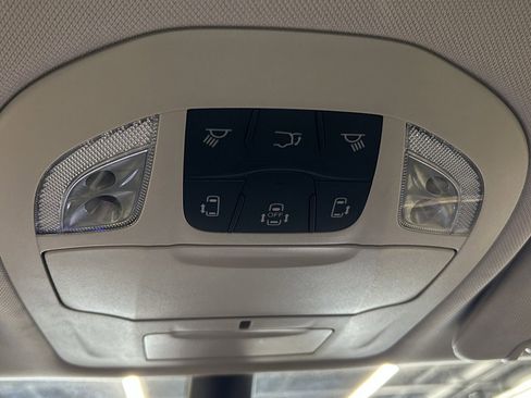 Used 2023 Chrysler Voyager LX image 38