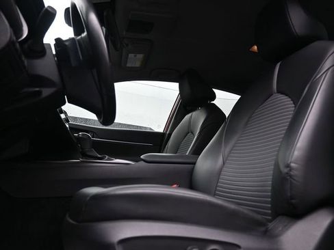 Used 2023 Toyota Camry SE image 12