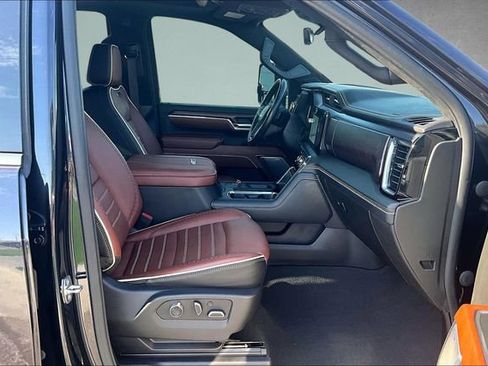 Used 2024 GMC Sierra 2500 Denali Ultimate w/ Snow Plow Prep/Camper Package image 7