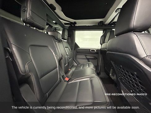 Used 2025 Ford Bronco Badlands image 13