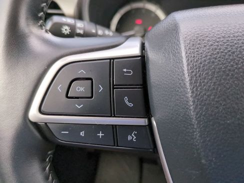 Used 2023 Toyota Highlander LE FWD image 23