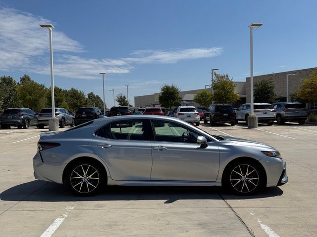 Used 2024 Toyota Camry SE FWD image 6