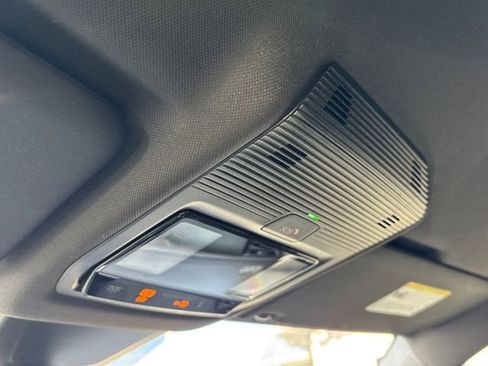 Used 2024 Volkswagen Atlas Cross Sport SE image 24